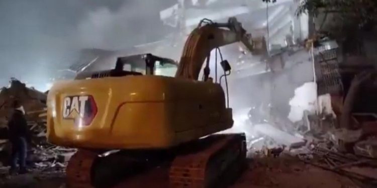 গভীর রাতে দিল্লিতে অবৈধ মসজিদ ভাঙতে যাওয়া এমসিডি ও পুলিশের উপর মুসলিম জনতার হামলা, পুলিশ ও জনতার খন্ডযুদ্ধ