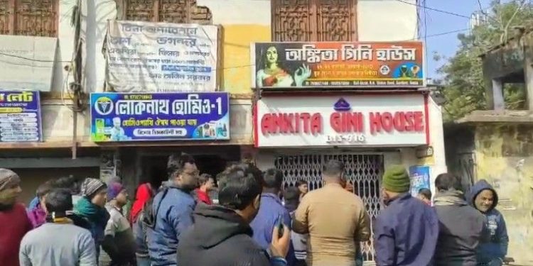 মোটা টাকা ব্যাঙ্ক ঋণ আর বিমার লোভেই চুরির সাজানো নাটকের ফর্দাফাঁস করল নদীয়া পুলিশ ; মালিকের বাড়ি থেকেই উদ্ধার চুরি যাওয়া গহনা