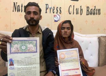 পাকিস্তানে বন্দুকের মুখে ১৫ বছরের হিন্দু কিশোরীকে তুলে নিয়ে গিয়ে ধর্মান্তরিত করে দ্বিগুনের অধিক বয়সী মুসলিম পুরুষকে নিকাহ করতে বাধ্য করা হল 