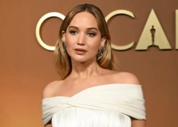 অপরিচিতদের সাথে যৌন দৃশ্য করতে স্বাচ্ছন্দ্য বোধ করেন হলিউড অভিনেত্রী জেনিফার লরেন্স 