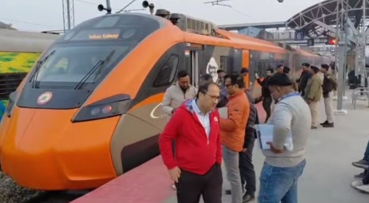 মালদায় পৌঁছে গেল দেশের প্রথম বন্দে ভারত স্লিপার কোচ, শনিবার উদ্বোধন করবেন প্রধানমন্ত্রী