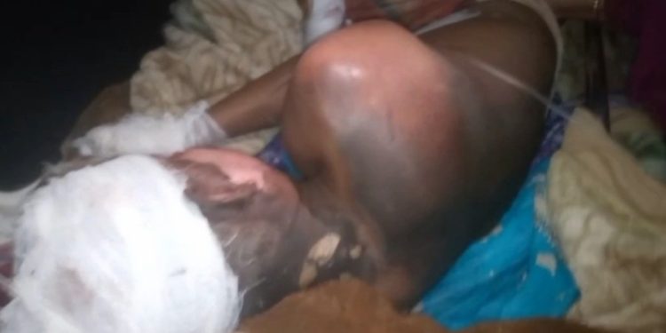 বাংলাদেশে হিন্দু ব্যবসায়ীকে ছুরি দিয়ে পেট চিড়ে গায়ে পেট্রোল ঢেলে আগুন ধরিয়ে দিল জিহাদিরা