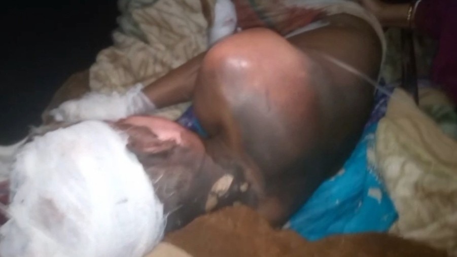 বাংলাদেশে হিন্দু ব্যবসায়ীকে ছুরি দিয়ে পেট চিড়ে গায়ে পেট্রোল ঢেলে আগুন ধরিয়ে দিল জিহাদিরা