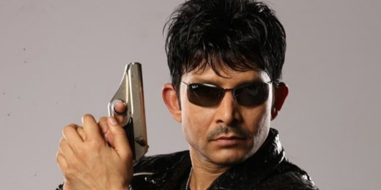 মুম্বাইয়ের আবাসিক ভবনে গুলি চালানোর অভিযোগে গ্রেপ্তার  অভিনেতা কামাল খান 