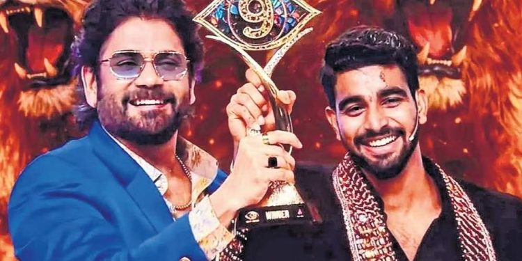 নিম্নবিত্ত পরিবার থেকে উঠে আসা সিআরপিএফ কনস্টেবল কল্যাণ পাডালার ‘বিগ বস তেলেগু সিজন ৯’ জয় করেছেন