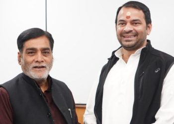 ‘বিজেপির ভোজসভায়’ লালুর বড় ছেলের উপস্থিতি ঘিরে এনডিএতে যোগদান নিয়ে গুঞ্জন 