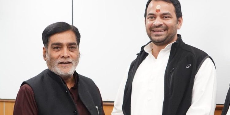 ‘বিজেপির ভোজসভায়’ লালুর বড় ছেলের উপস্থিতি ঘিরে এনডিএতে যোগদান নিয়ে গুঞ্জন 