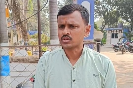 কাজে যোগ দিতে যাওয়ার পথে পূর্ব বর্ধমানের ভাতারে আক্রান্ত এক সেনা জওয়ান 