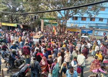 ভাতারে এসআইআর শুনানির প্রথম দিনেই পথ অবরোধ করল তৃণমূল 