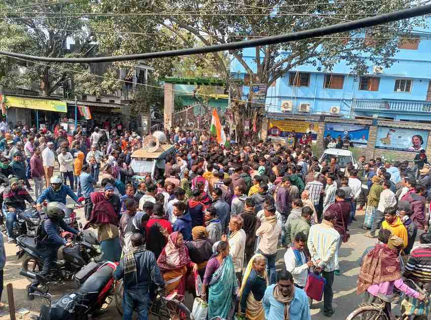 ভাতারে এসআইআর শুনানির প্রথম দিনেই পথ অবরোধ করল তৃণমূল 