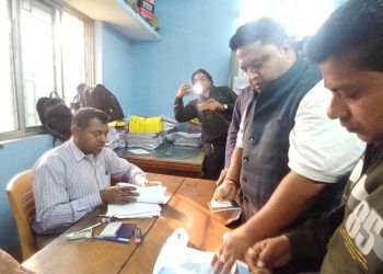 লজিক্যাল ডিসক্রেপেন্সির জন্য শুনানির নোটিশ পেয়ে হাজিরা দিলেন ভাতারের বিজেপি নেতা 