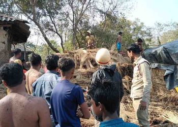 পুরুষরা ব্যস্ত মসজিদে নামাজ পড়ায়, গ্রামের অগ্নিকাণ্ড সামাল দিলেন মহিলারা 