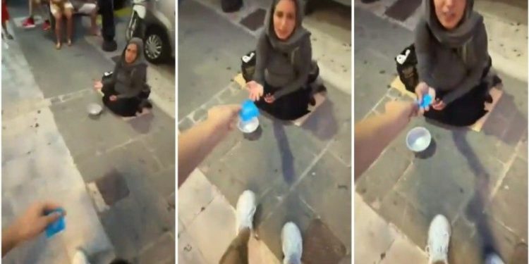 ভিক্ষা করতে বসা ৯ সন্তানের মা পাকিস্তানি মহিলার হাতে টাকার পরিবর্তে কন্ডোম ধরিয়ে দিল এক ব্যক্তি, ভিক্ষার পাত্র ছুড়ে মারল মহিলা, ভাইরাল ভিডিও 