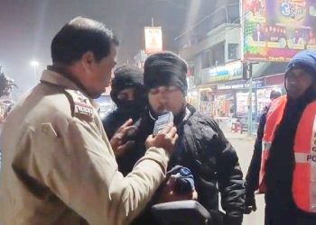 রাতভর ধরে ধরে ব্রেথ অ্যানালাইজার দিয়ে পরীক্ষা করেও একজনও মদ্যপ খুঁজে পেলো না কালনা পুলিশ 