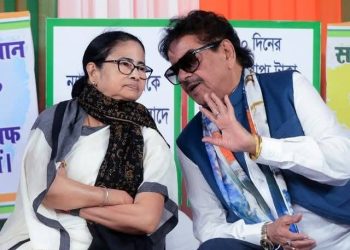 তৃণমূলের স্টার সাংসদ “বহিরাগত”  শত্রুঘ্ন সিনহার সাংসদ হিসাবে পারফর্মেন্স কেমন ? আইনজীবীর কথায় : “মোট বরাদ্দ ৯.৮০ কোটির মধ্যে মাত্র ২.২৩ কোটি টাকা কাগজে খরচ দেখানো হয়েছে, বাস্তবে শূন্য”  