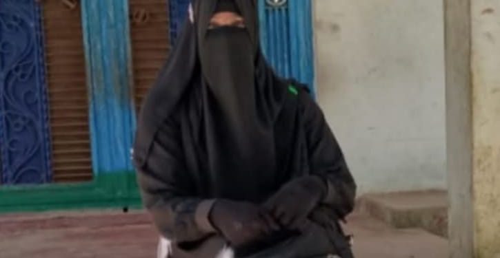 ছেলের মঙ্গলের জন্য তাবিজ আনতে যাওয়া প্রবাসীর স্ত্রীকে  গর্ভবতী করে দল মাজারের মওলানা সিরাজুল ইসলাম