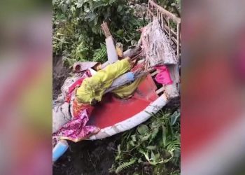 হরিশ্চন্দ্রপুরে রাধাকৃষ্ণ প্রতিমা ভাঙচুর ! ভিডিও শেয়ার করে শুভেন্দু বললেন :”মমতা ব্যানার্জির প্রশাসনের উদাসীনতার কারনে এই ধরনের ঘটনা বেড়েই চলেছে” 