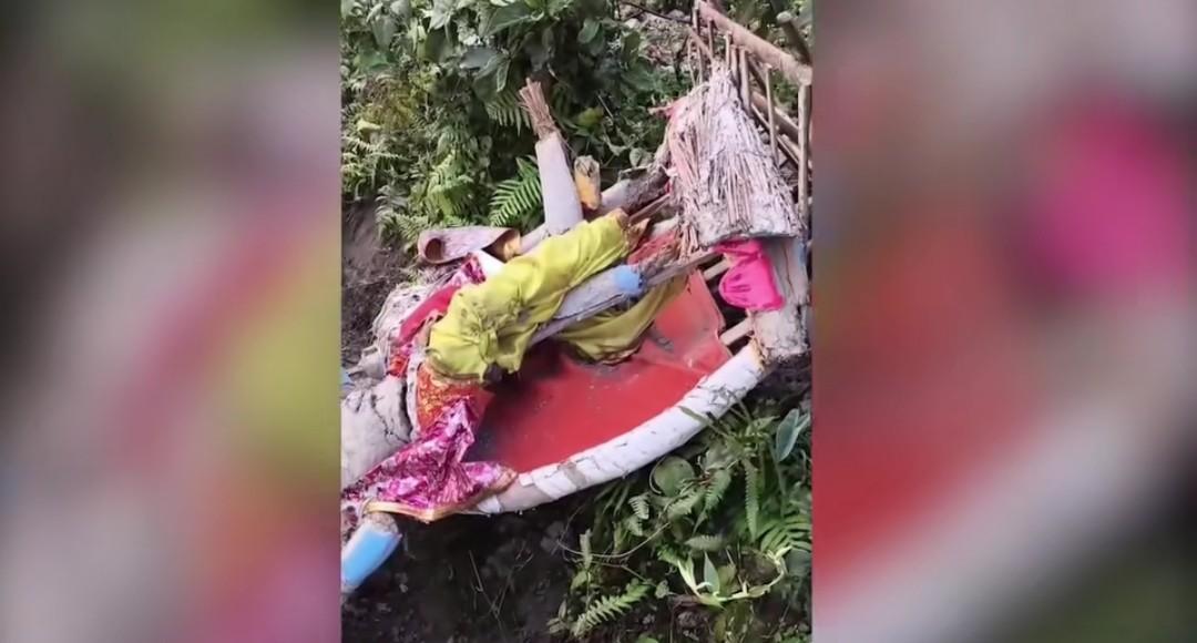 হরিশ্চন্দ্রপুরে রাধাকৃষ্ণ প্রতিমা ভাঙচুর ! ভিডিও শেয়ার করে শুভেন্দু বললেন :”মমতা ব্যানার্জির প্রশাসনের উদাসীনতার কারনে এই ধরনের ঘটনা বেড়েই চলেছে” 