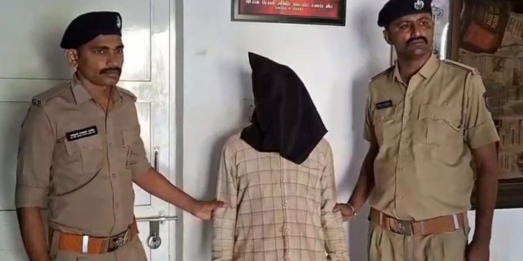 এফআইআর দায়েরের মাত্র ৪৫ দিনের মধ্যে ৭ বছরের মেয়ের ধর্ষণকারীকে ফাঁসির সাজা দিল গুজরাটের আদালত 