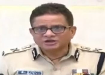 ভোটের আগেই ছেড়ে দিতে হচ্ছে রাজীব কুমারকে ; ডিজি নিয়োগে ক্যাট ৪৮ ঘন্টার সময় বেঁধে দেওয়ায় বিপাকে মমতা ব্যানার্জি 