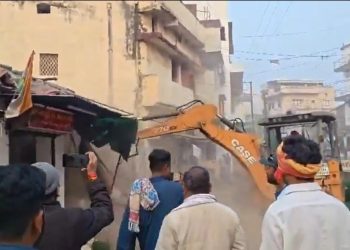 যে ৬৫ বছরের দোকানদারকে “আব্দুল দাদু” বলে সম্বোধন করত ৫ বছরের মেয়েটি, সেই ব্যক্তি তাকে পাঁচ দিন ধরে ধর্ষণ করেছিল ; অভিযুক্ত নরপশুর দোকানে বুলডোজার চালানোয় ক্ষুব্ধ কংগ্রেস   