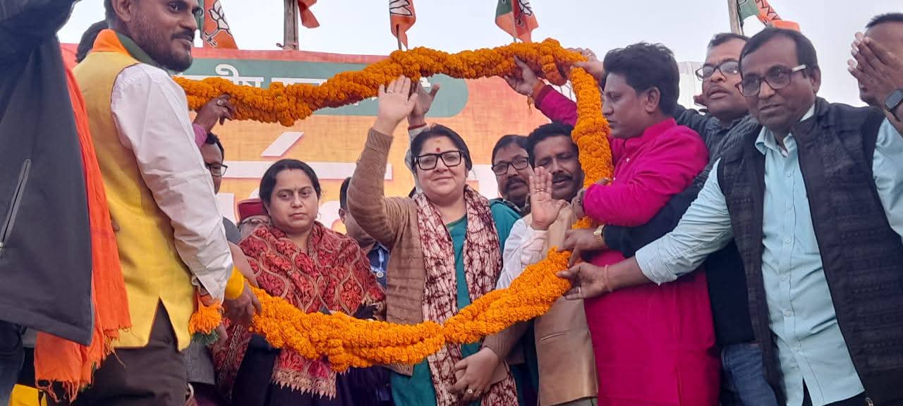 “বাংলাকে যদি বাংলাদেশে পরিনত করতে না চান তাহলে তৃণমূলের বুথ দখল রুখতে মেয়েদের হাতে অস্ত্র তুলে নিতে হবে” : বললেন লকেট চ্যাটার্জি 