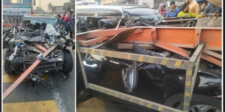 বছরের প্রথম দিনেই চারচাকা গাড়ি ও ট্যাঙ্কারের সংঘর্ষে মৃত্যু হল বাবা-মা ও ছেলের