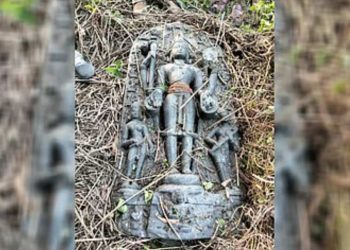 ফরিদপুরে কয়েক হাজার বছরের প্রাচীন কষ্টিপাথরের বিষ্ণু মূর্তি উদ্ধার, ৩০ লাখ টাকায় কিনে ৩ কোটি টাকায় বিক্রির চেষ্টা করা সাদ্দাম মোল্লা গ্রেপ্তার 