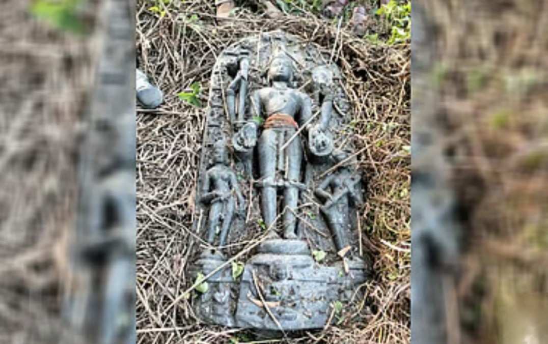 ফরিদপুরে কয়েক হাজার বছরের প্রাচীন কষ্টিপাথরের বিষ্ণু মূর্তি উদ্ধার, ৩০ লাখ টাকায় কিনে ৩ কোটি টাকায় বিক্রির চেষ্টা করা সাদ্দাম মোল্লা গ্রেপ্তার 