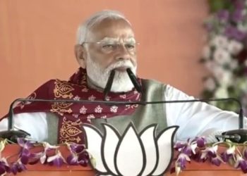 “পালটানো দরকার, চাই বিজেপি সরকার” : ‘জঙ্গলরাজের অবসান ঘটাতে সংকল্প পাঠ করালেন প্রধানমন্ত্রী