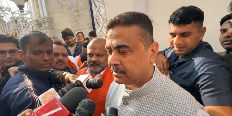 “এরা হিজাব-বোরখার লোক, ওদের নাম উল্লেখ করে এই স্থান অপবিত্র করব না” : স্বামীজির বাড়িতে গিয়ে মমতা-অভিষেককে খোঁচা শুভেন্দুর 