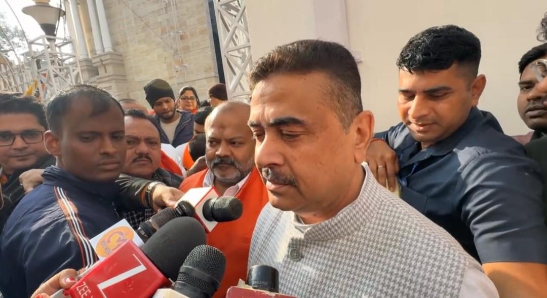 “এরা হিজাব-বোরখার লোক, ওদের নাম উল্লেখ করে এই স্থান অপবিত্র করব না” : স্বামীজির বাড়িতে গিয়ে মমতা-অভিষেককে খোঁচা শুভেন্দুর 