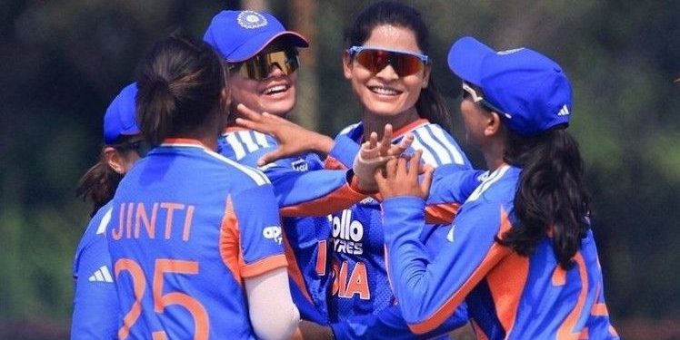 টি-২০ বিশ্বকাপে ভারতের পুরুষ দল পাকিস্তানের মুখোমুখি হওয়ার আগেই এশিয়া কাপ রাইজিং স্টারস টুর্নামেন্টে পাকিস্তানকে ৮ উইকেটে হারাল ভারতের মহিলা “এ” দল  