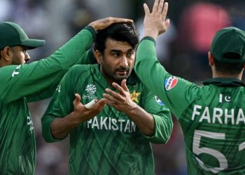 ভারতের কাছে ম্যাচ হারার পর নিজেদের মধ্যে খেয়োখেয়ি শুরু করেছে পাকিস্তানি খেলোয়াড়রা 