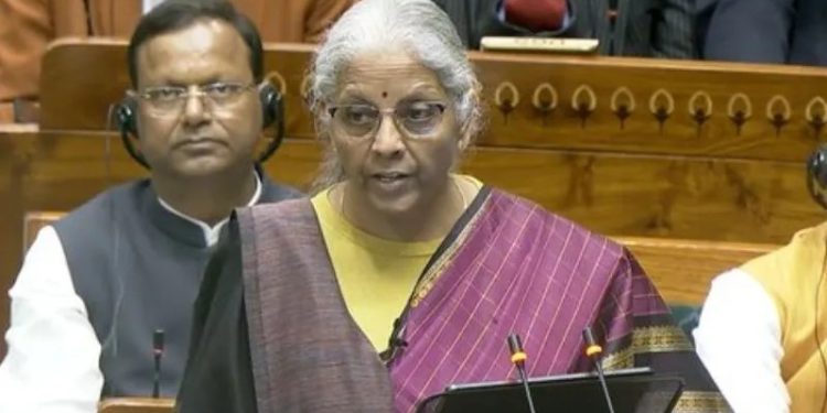 প্রতিরক্ষা খাতে ইতিহাসের সবচেয়ে বড় বরাদ্দ ; ক্ষেপণাস্ত্র, যুদ্ধবিমান, সাবমেরিন এবং ড্রোন কেনার জন্য বিপুল ব্যয় বরাদ্দ করলেন অর্থমন্ত্রী নির্মলা সীতারমন