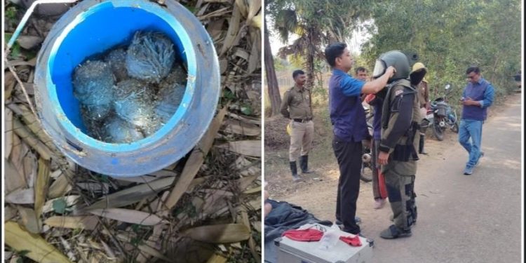 আউশগ্রামের ভুঁয়েরা গ্রামে ইদগাহের পাশে প্লাস্টিকের জারে ১১ টি তাজা বোমা উদ্ধার করল পুলিশ 