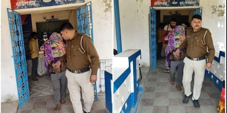 গৃহস্থবাড়িতে চুরি করার সময় ২ চোর সানারুল সেখ ও সানারুল মোল্লা পুলিশের হাতে পাকড়াও 