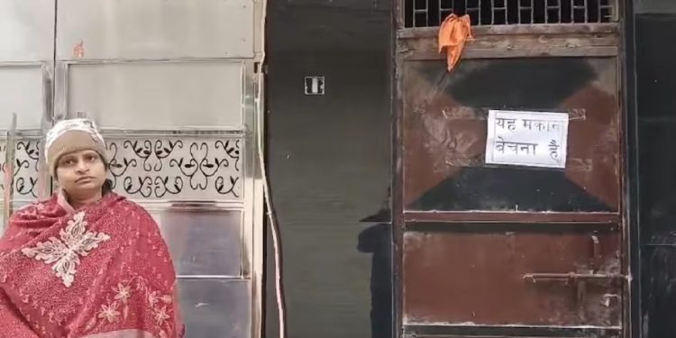 জিহাদিদের উৎপাতে বাড়ি বিক্রির পোস্টার সাঁটালো আগ্রার ভগবান নগরের ৪০টি হিন্দু পরিবার 