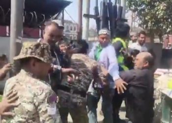 আলিগড়ে জবরদখল বিরোধী অভিযানের সময় ফল বিক্রেতার ছোড়া বাটখারায় গুরুতর আহত পুরসভার কর্মীরা, উমর, মাজহার এবং ফয়জান সহ ৪ জনের বিরুদ্ধে এফআইআর দায়ের 