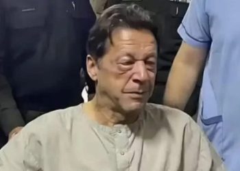 এক চোখের ৮৫ শতাংশ দৃষ্টিশক্তি হারিয়ে ফেলেছেন ইমরান খান ; প্রতিবাদে বিক্ষোভ রত পিটিআই নেতাদের খাবার ও জল বন্ধ করে দিয়েছে পাকিস্তান সরকার 