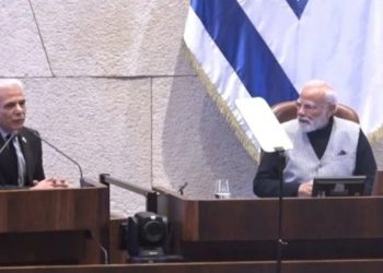 নরেন্দ্র মোদীর ভাষণ শুরু হতেই পার্লামেন্ট ফিরে এলেন ইসরায়েলি বিরোধী নেতা, বললেন : “আপনার কারনে ওয়াকআউট নয়, আমরা আপনার ভাষণ শুনতে উদগ্রীব” 