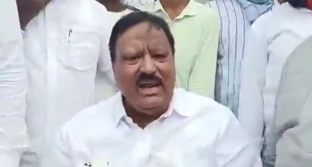 হিন্দুদের “টুকরো টুকরো করা”র হুমকি দেওয়া কংগ্রেস নেতা ও রাহুল গান্ধীর ঘনিষ্ঠ মুকাররম খানের অস্বস্তি বাড়াল কর্ণাটক হাইকোর্ট 