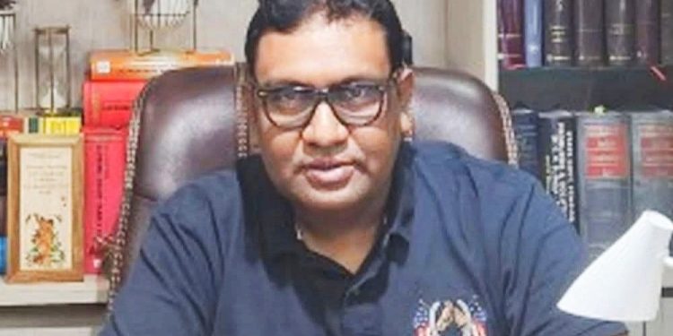 সিপিএমপন্থী আইনজীবী ফিরদৌস শামিমের বিরুদ্ধে যৌন হেনস্তার মামলা দায়ের করলেন তারই এক জুনিয়র মহিলা আইনজীবী !