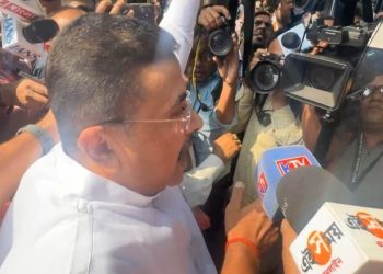 “হারিল হারিল,মমতা হারিল” : ডিএ মামলায় সুপ্রিম কোর্টের রায়ের পর শ্লোগান তুললেন উচ্ছ্বসিত শুভেন্দু অধিকারী 