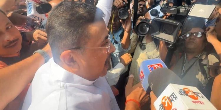 “হারিল হারিল,মমতা হারিল” : ডিএ মামলায় সুপ্রিম কোর্টের রায়ের পর শ্লোগান তুললেন উচ্ছ্বসিত শুভেন্দু অধিকারী 