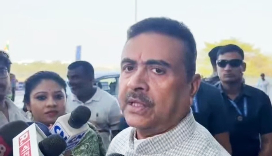 সাত আধিকারিকের সাসপেনশনকে স্বাগত জানিয়ে শুভেন্দু অধিকারী বললেন : “পুরো র্যাকেট মমতা ব্যানার্জি চালাচ্ছেন” এবং “বিরাট সংখ্যক বাংলাদেশি মুসলিম ও রোহিঙ্গা বাদ যাওয়া উচিত”