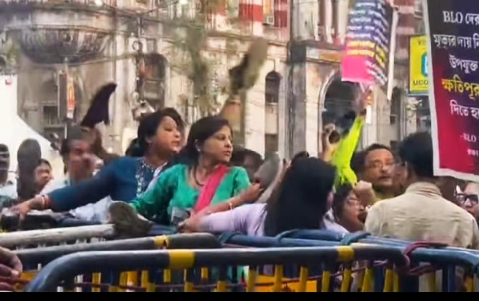 শুভেন্দু অধিকারীকে লক্ষ্য করে জুতো ছুড়ল তৃণমূলপন্থীরা, “মে মাসে উলটো করে ঝোলানো হবে” : হুঁশিয়ারি বিরোধী দলনেতার 