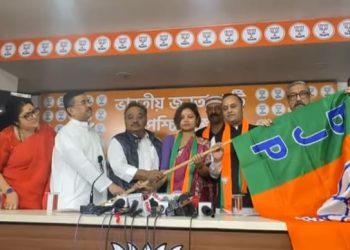 কলকাতা থেকে ময়না দিকে দিকে বিজেপিতে যোগদান, বামপন্থী পরিবারও গেরুয়াময় 