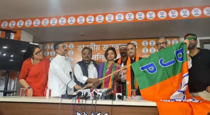 কলকাতা থেকে ময়না দিকে দিকে বিজেপিতে যোগদান, বামপন্থী পরিবারও গেরুয়াময়