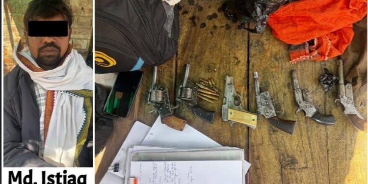 খাস কলকাতায় আগ্নেয়াস্ত্রসহ গ্রেপ্তার অস্ত্র পাচারকারী 
